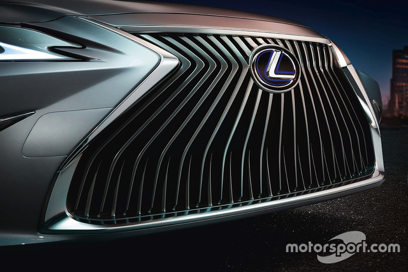 Gril depan Lexus ES Generasi Ketujuh