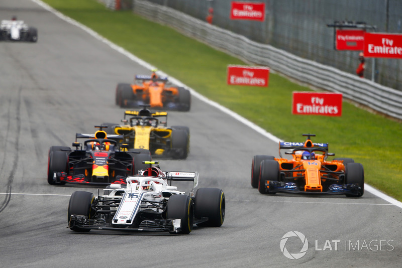Charles Leclerc, Alfa Romeo Sauber C37,leads Daniel Ricciardo, Red Bull Racing RB14 Tag Heuer, Fernando Alonso, McLaren MCL33, Nico Hulkenberg, Renault Sport F1 Team R.S. 18, and Stoffel Vandoorne, McLaren MCL33