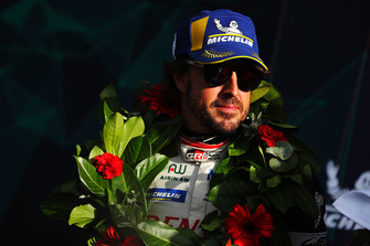 Podium: vainqueur #8 Toyota Gazoo Racing Toyota TS050: Fernando Alonso