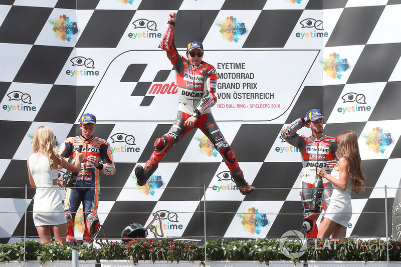 Подіум: друге місце Марк Маркес, Repsol Honda Team, переможець гонки Хорхе Лоренсо, Ducati Team, третє місце Андреа Довіціозо, Ducati Team
