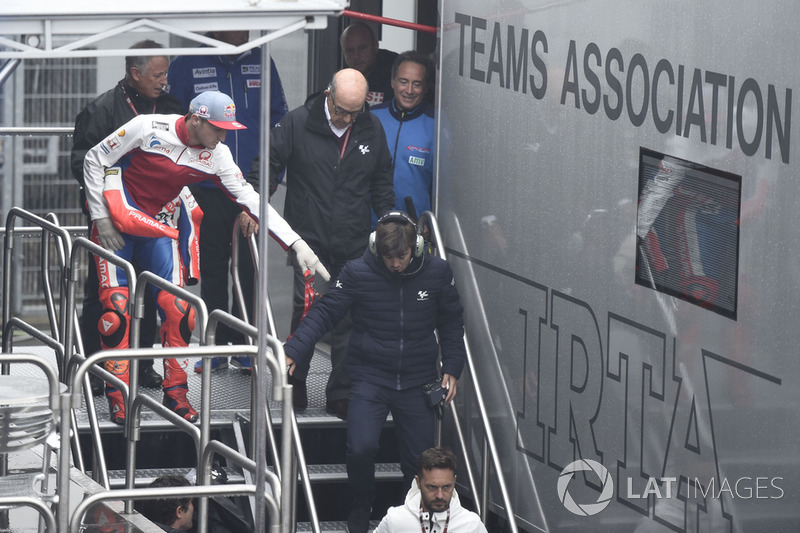 Кармело Еспелета, генеральний директор Dorna Sports, Джек Міллер, Pramac Racing, після засідання Комісії з безпеки