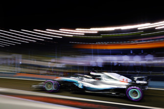 Lewis Hamilton, Mercedes AMG F1 W09 EQ Power+, sort des stands