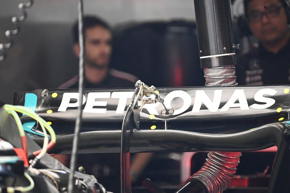 Mercedes F1 W14 Detalle del alerón trasero