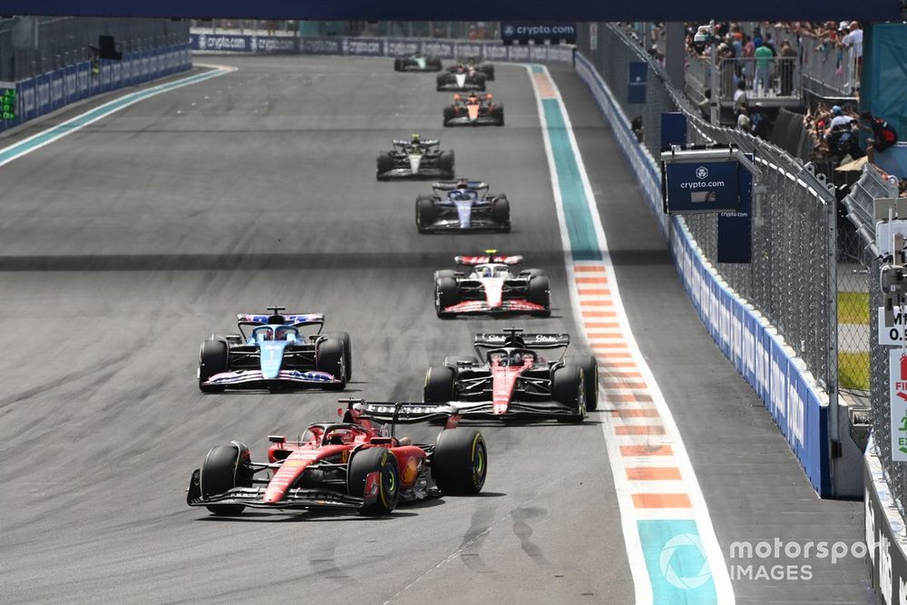 Charles Leclerc, Ferrari SF-23, Valtteri Bottas, Alfa Romeo C43, Esteban Ocon, Alpine A523