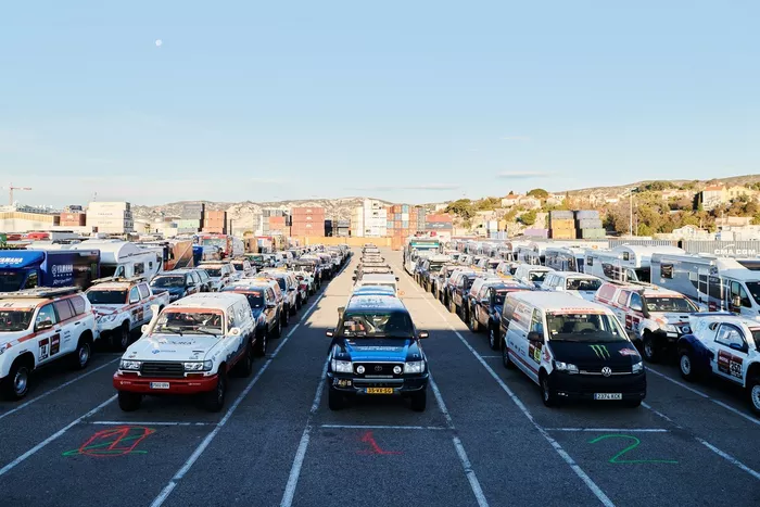 Embarque del Dakar 2021 en Marsella