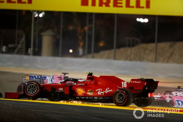 Charles Leclerc, Ferrari SF1000 con la suspensión delantera rota después de un accidente en la primera vuelta
