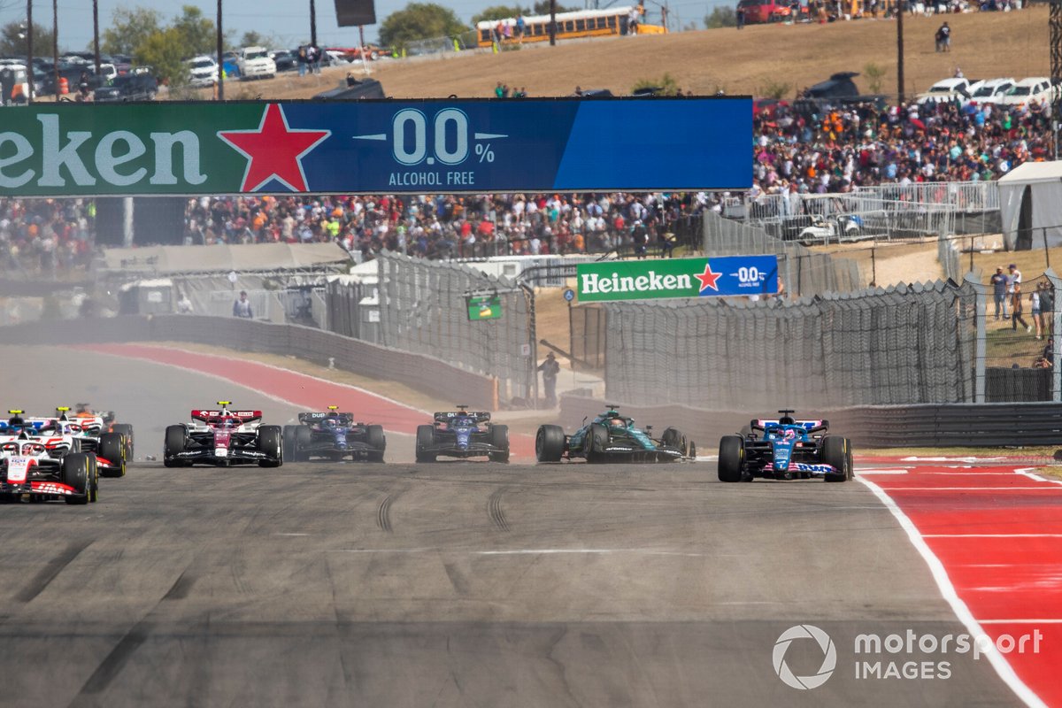 Fernando Alonso, Alpine A522, collides with Lance Stroll, Aston Martin AMR22