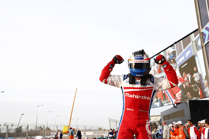 Ganador de la carrera Felix Rosenqvist, Mahindra Racing, celebra