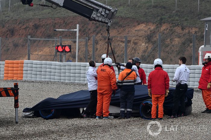 Marcus Ericsson foi um dos que foram parar na caixa de brita nesta sexta-feira.