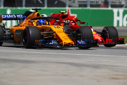 Fernando Alonso, McLaren MCL33, Kimi Raikkonen, Ferrari SF71H
