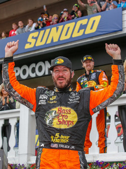 Race winner Martin Truex Jr., Furniture Row Racing, Toyota Camry Bass Pro Shops/5-hour ENERGY