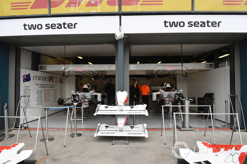 F1 Experiences 2-Seater garage