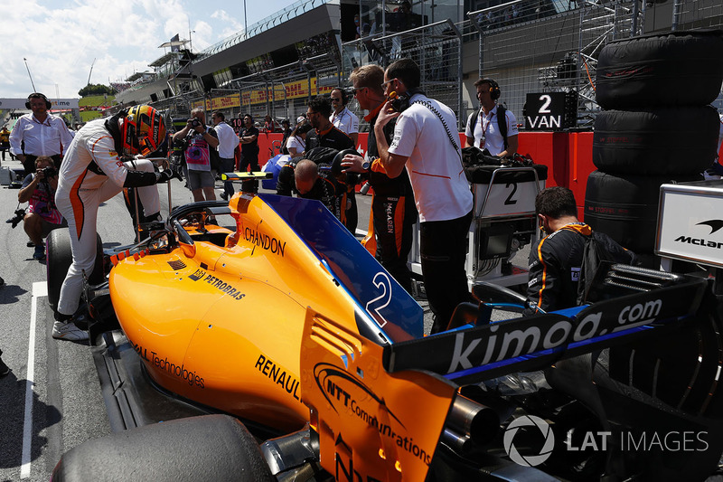 17 місце — Стоффель Вандорн (Бельгія, McLaren) — коефіцієнт 2001,00
