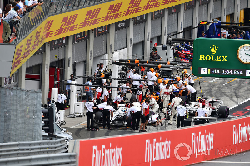 Marcus Ericsson, Sauber C37 et Charles Leclerc, Sauber C37