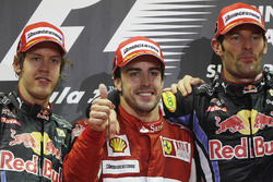 Podyum: Yarış galibi Fernando Alonso, Ferrari, 2. Sebastian Vettel, Red Bull Racing, 3. Mark Webber, Red Bull Racing