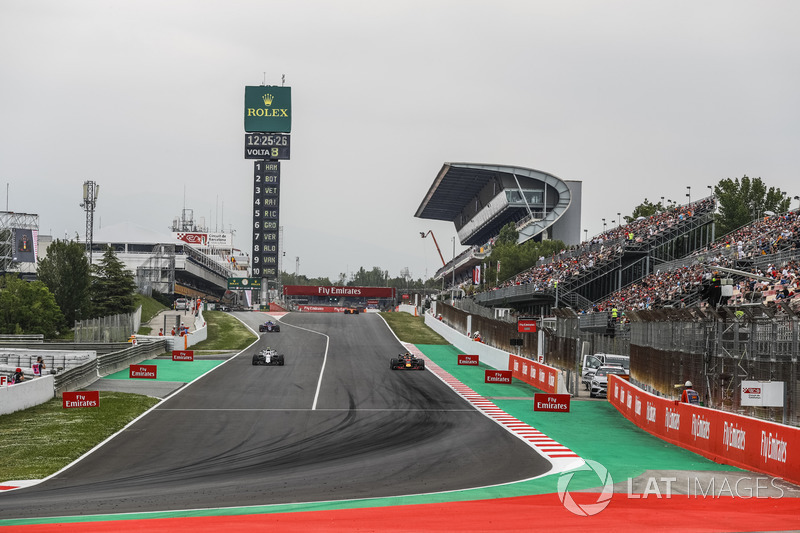 Charles Leclerc, Sauber C37, Daniel Ricciardo, Red Bull Racing RB14