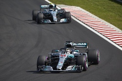 Lewis Hamilton, Mercedes AMG F1 W09 ve Valtteri Bottas, Mercedes AMG F1 W09