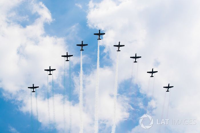 La Escuadrilla Acrobatica del Colegio del Aire