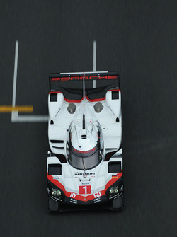 Экипаж №1 команды Porsche Team, Porsche 919 Hybrid: Андре Лоттерер, Ник Тэнди, Нил Джани