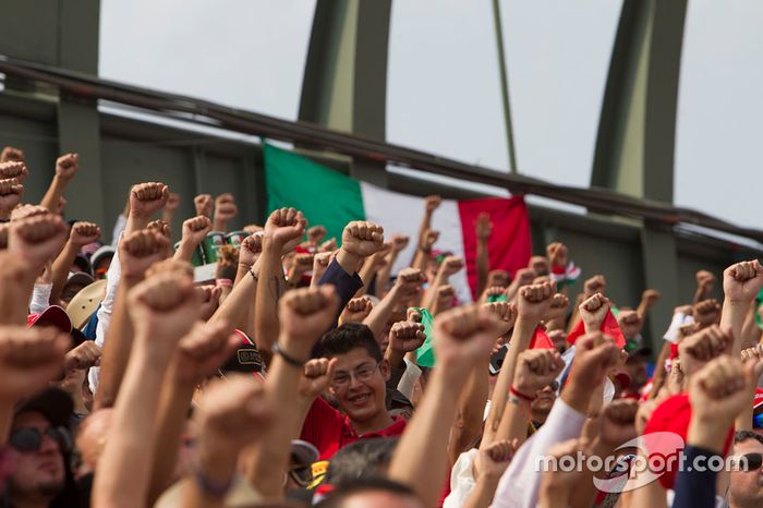 Fans Fuerza México vuelta 19