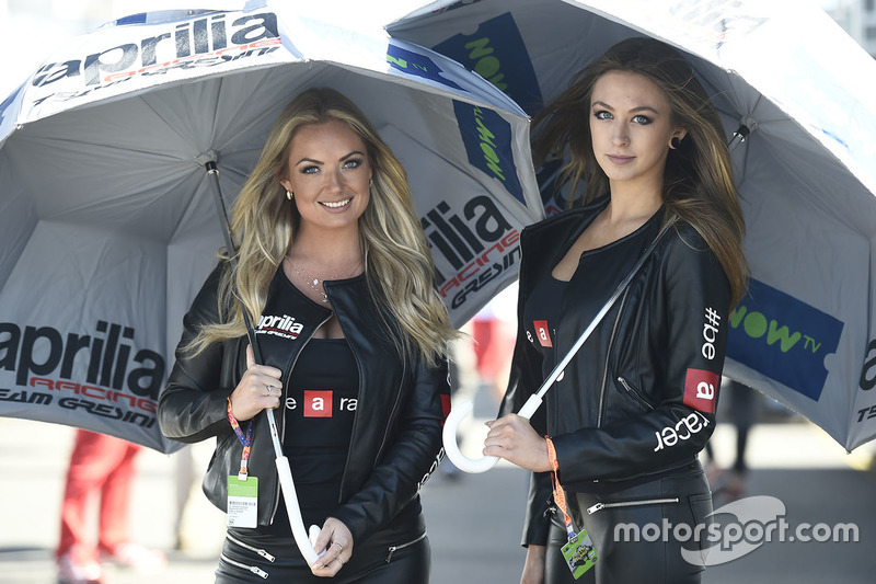 Чарівні дівчата Aprilia