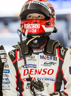 Казуки Накаджима, #5 Toyota Racing Toyota TS050 Hybrid готовится к последнему отрезку