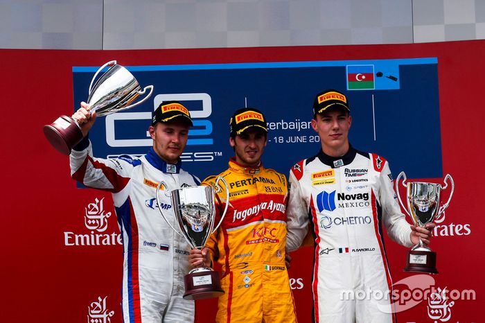 Ganador de la carrera Antonio Giovinazzi, PREMA Racing, segundo lugar Sergey Sirotkin, ART Grand Prix & tercer lugar Raffaele Marciello, RUSSIAN TIME