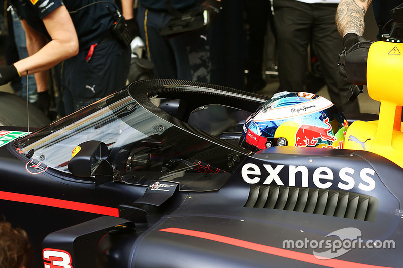 Daniel Ricciardo, Red Bull Racing RB12 with the Aero Screen