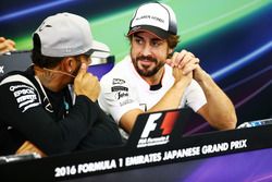Lewis Hamilton, Mercedes AMG F1 y Fernando Alonso, McLaren en la Conferencia de prensa FIA