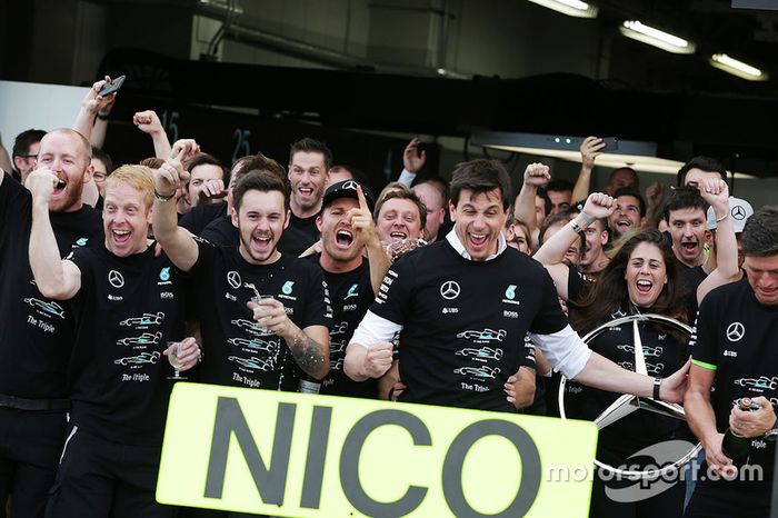 Mercedes celebra el campeonato de constructores de F1 2016