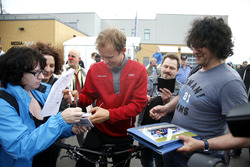 Mattias Ekström, Audi Sport Team Abt Sportsline, Audi A5 DTM signs autographs