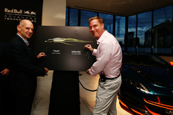 Adrian Newey, Chief Technical Officer Red Bull Racing en Marek Reichman, Chief Creative Officer en D