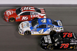 Greg Biffle, Roush Fenway Racing Ford, Kevin Harvick, Stewart-Haas Racing Chevrolet, Martin Truex Jr