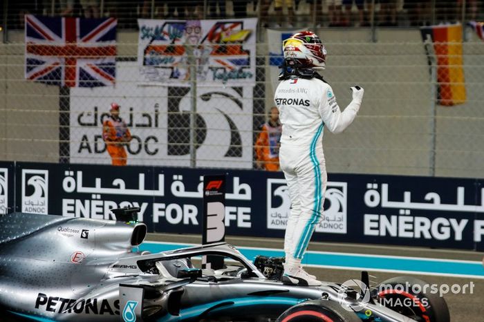 Ganador de la pole Lewis Hamilton, Mercedes AMG F1 W10