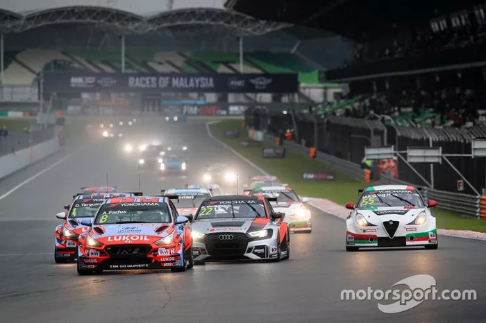 Augusto Farfus, BRC Hyundai N LUKOIL Racing Team Hyundai i30 N TCR, Frédéric Vervisch, Comtoyou Team Audi Sport Audi RS 3 LMS, Ma Qing Hua, Team Mulsanne Alfa Romeo Giulietta TCR