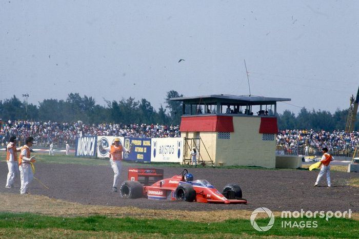 Patrick Tambay, Lola THL-2 Ford, en la grava