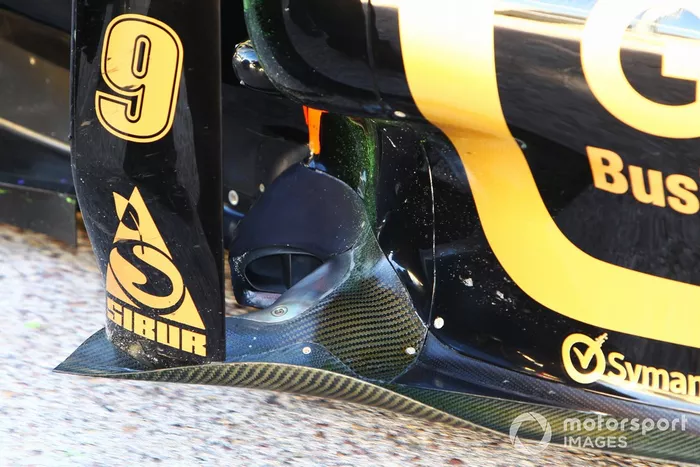 Lotus Renault GP R31 exhaust exit detail
