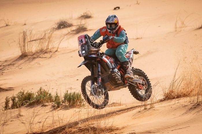 #24 Team Baines Rally KTM: Camille Chapeliere