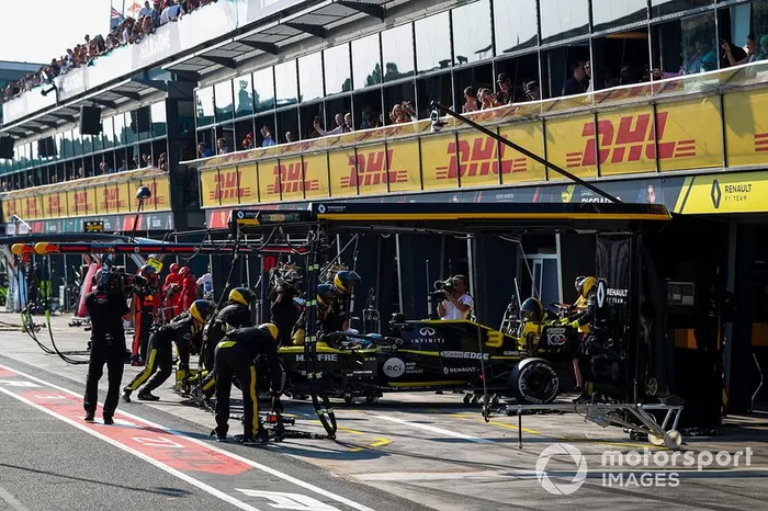Daniel Ricciardo, Renault F1 Team R.S.19, yarış dışı