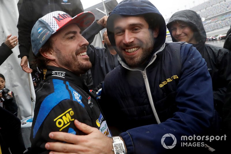 #10 Wayne Taylor Racing Cadillac DPi: Renger Van Der Zande, Jordan Taylor, Fernando Alonso, Kamui Kobayashi, festeggiano la vittoria