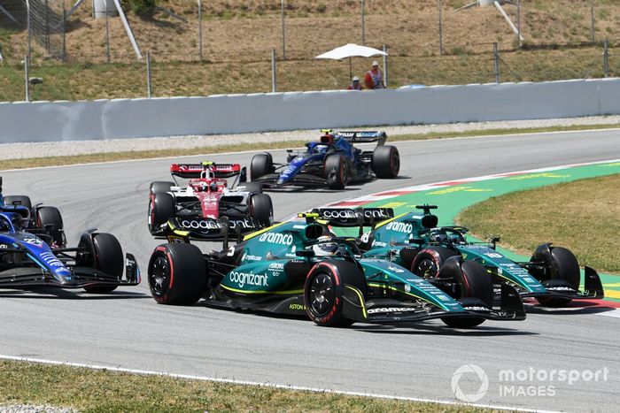 Sebastian Vettel, Aston Martin AMR22, Lance Stroll, Aston Martin AMR22, Alex Albon, Williams FW44