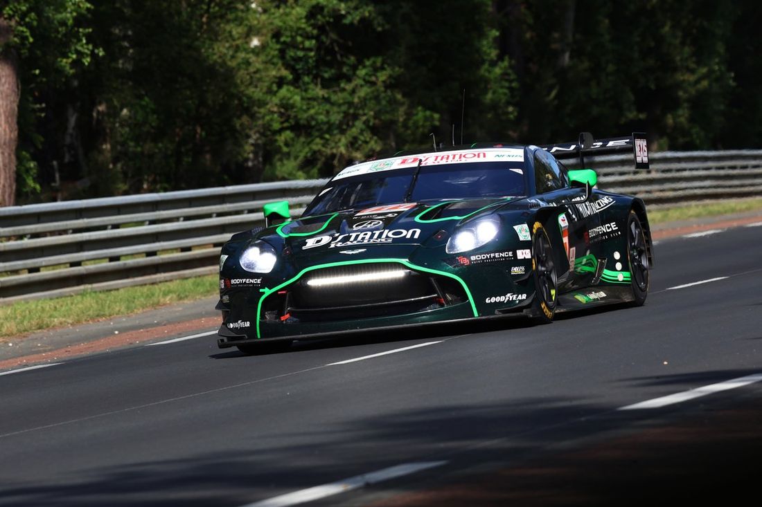 #777 D'Station Racing Aston Martin Vantage AMR LMGT3 de Satoshi Hoshino, Erwan Bastard, Marco Sorensen