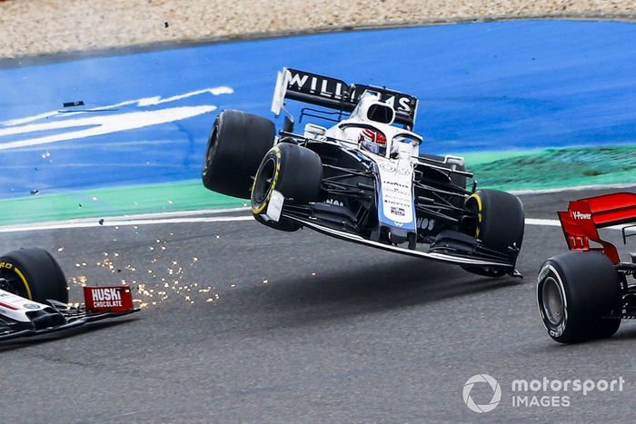 Sebastian Vettel, Ferrari SF1000, Kimi Raikkonen, Alfa Romeo Racing C39 y George Russell, Williams FW43 accidente