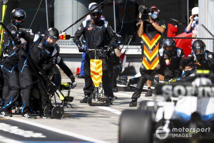 Nicholas Latifi, Williams FW43, pit stop