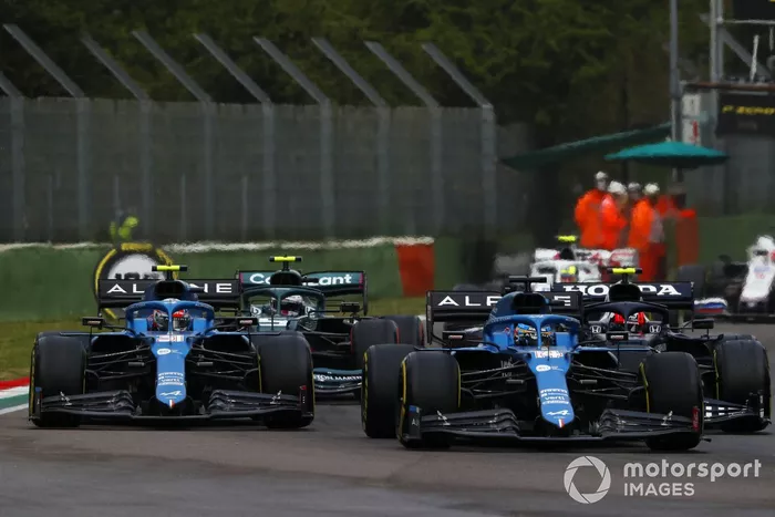 Fernando Alonso, Alpine A521, Esteban Ocon, Alpine A521, al inicio