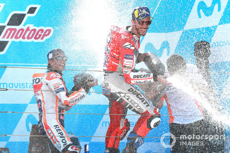 Переможець гонки Марк Маркес, Repsol Honda Team, друге місце Андреа Довіціозо, Ducati Team