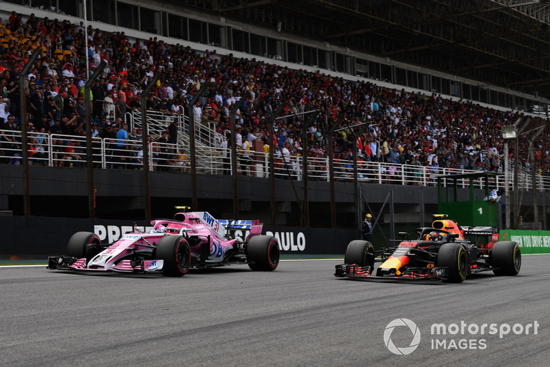 Esteban Ocon, Racing Point Force India VJM11 et Max Verstappen, Red Bull Racing RB14 en lutte