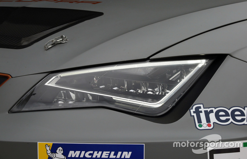 Cupra Leon TCR SEQ, dettaglio del fanale anteriore