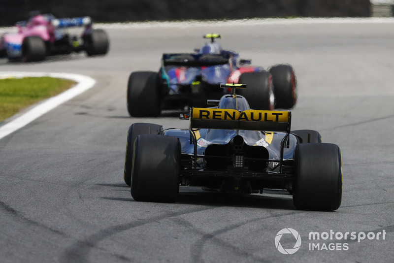 П'єр Гаслі, Scuderia Toro Rosso STR13, та Карлос Сайнс-мол., Renault Sport F1 Team R.S. 18