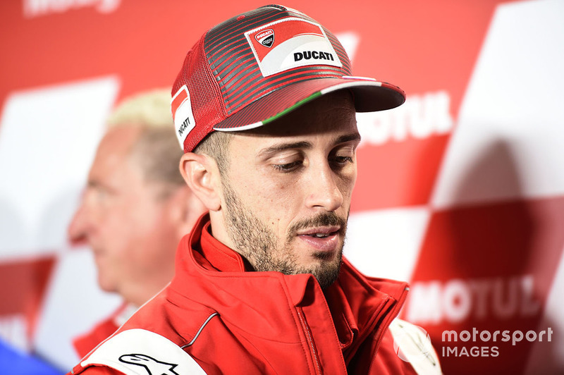 "Agora tenho que me concentrar em terminar em segundo porque Valentino está sempre presente. Rossi fez um ano estranho, mas quando não tinha moto, não arriscou o que não devia, e é por isso que o tenho tão perto"